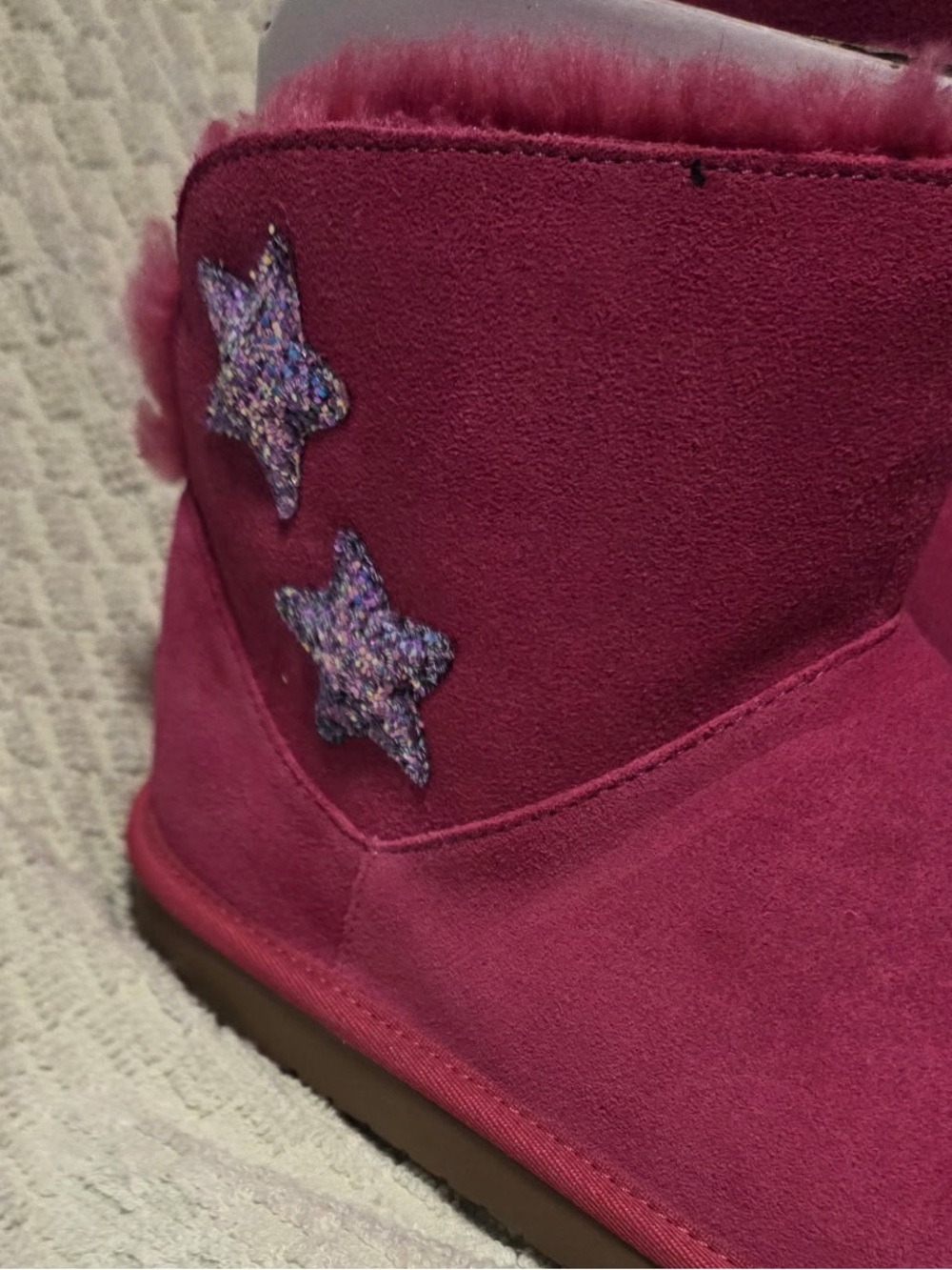 Koolaburra Magenta Girls' Faux-Shearling Ankle Boots with Glitter Stars - Picture 4 of 6